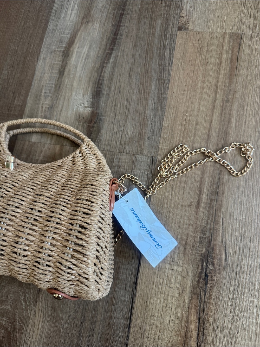 Tommy Bahama NWT basket style purse with crossbody gold chain - Picture 2 of 4